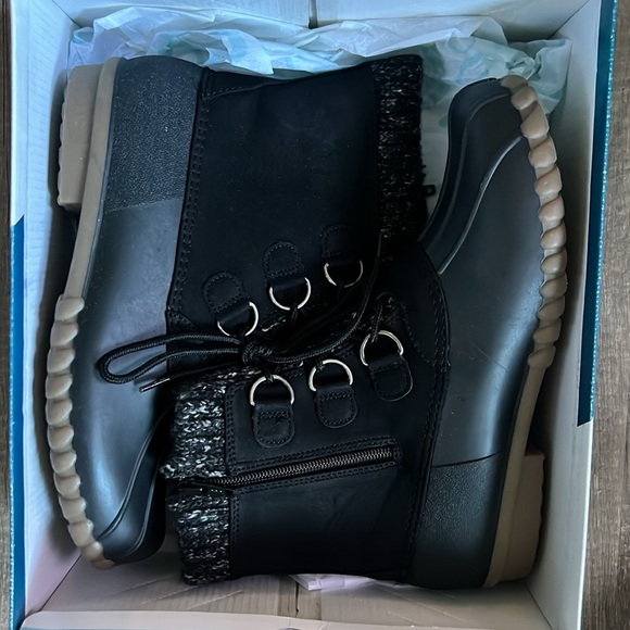 BARETRAPS Shoes - Picture 2 of 3